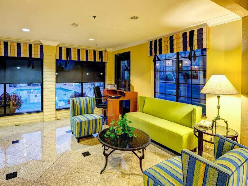 Holiday Inn Express San Diego - Rancho Bernardo, An Ihg Hotel المظهر الخارجي الصورة